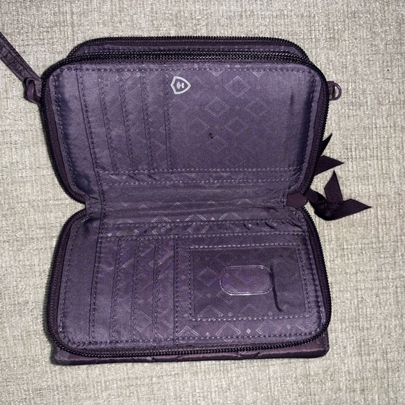 Vera Bradley Plum Zip Wristlet Quilted Wallet Organizer NWOT Purple Floral - Picture 3 of 6